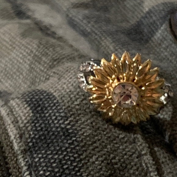 New- 925 sterling silver flower ring very unique - Picture 3 of 4